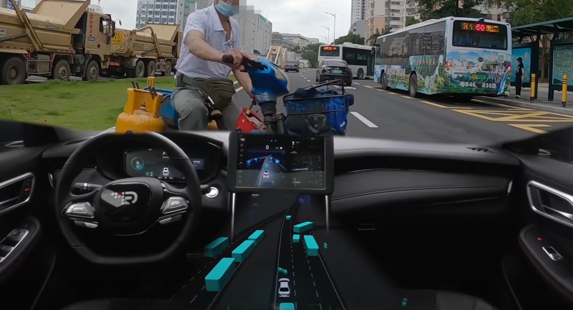 Watch DeepRoute.ai’s Driverless SUV Successfully Navigate Through The Traffic Chaos Of Shenzhen In China