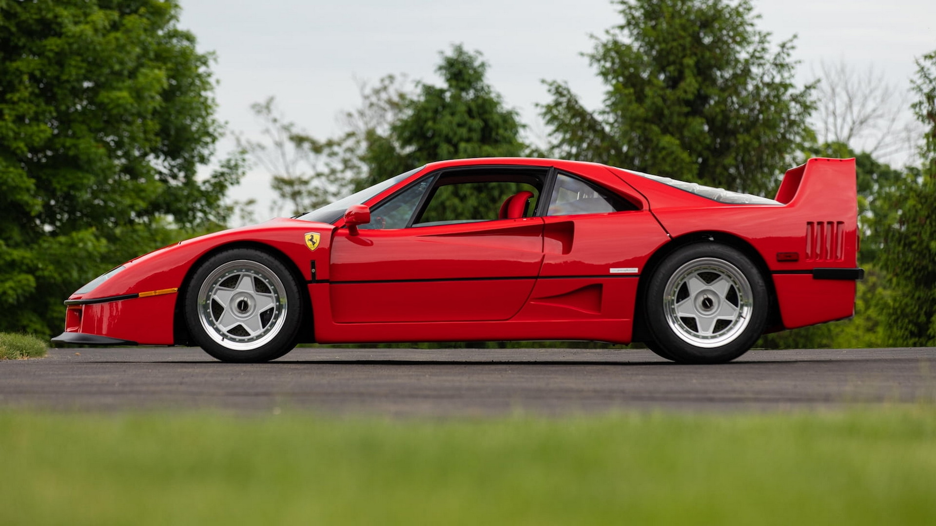 You Won’t Believe How Clean This 15,000-Mile 1990 Ferrari F40 Is