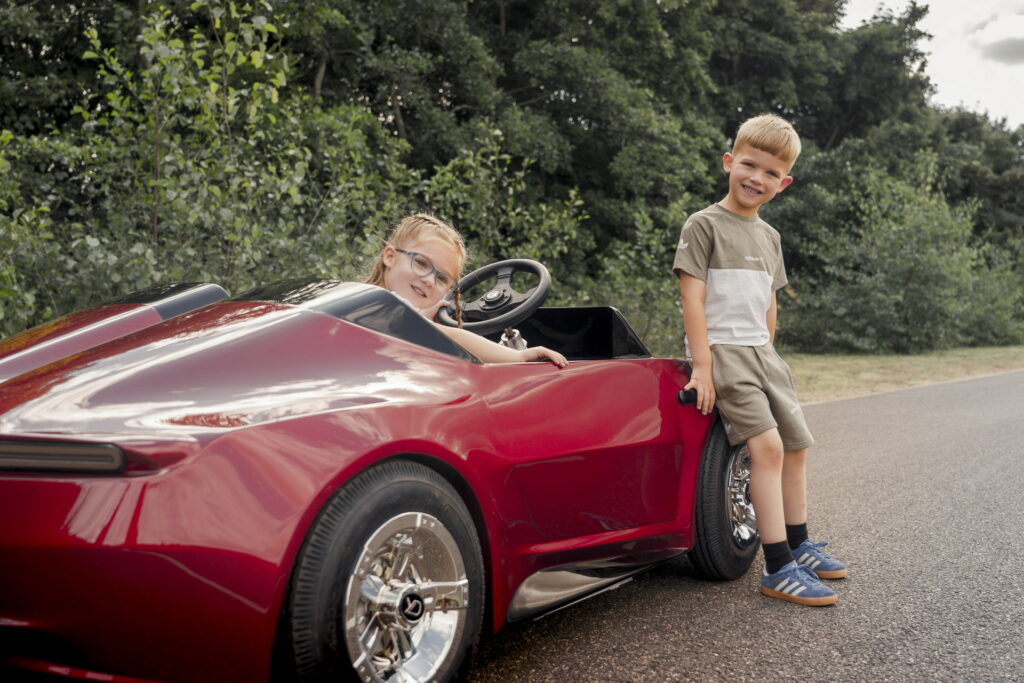Firefly Sport elétrico para crianças que se comporta como carro de
