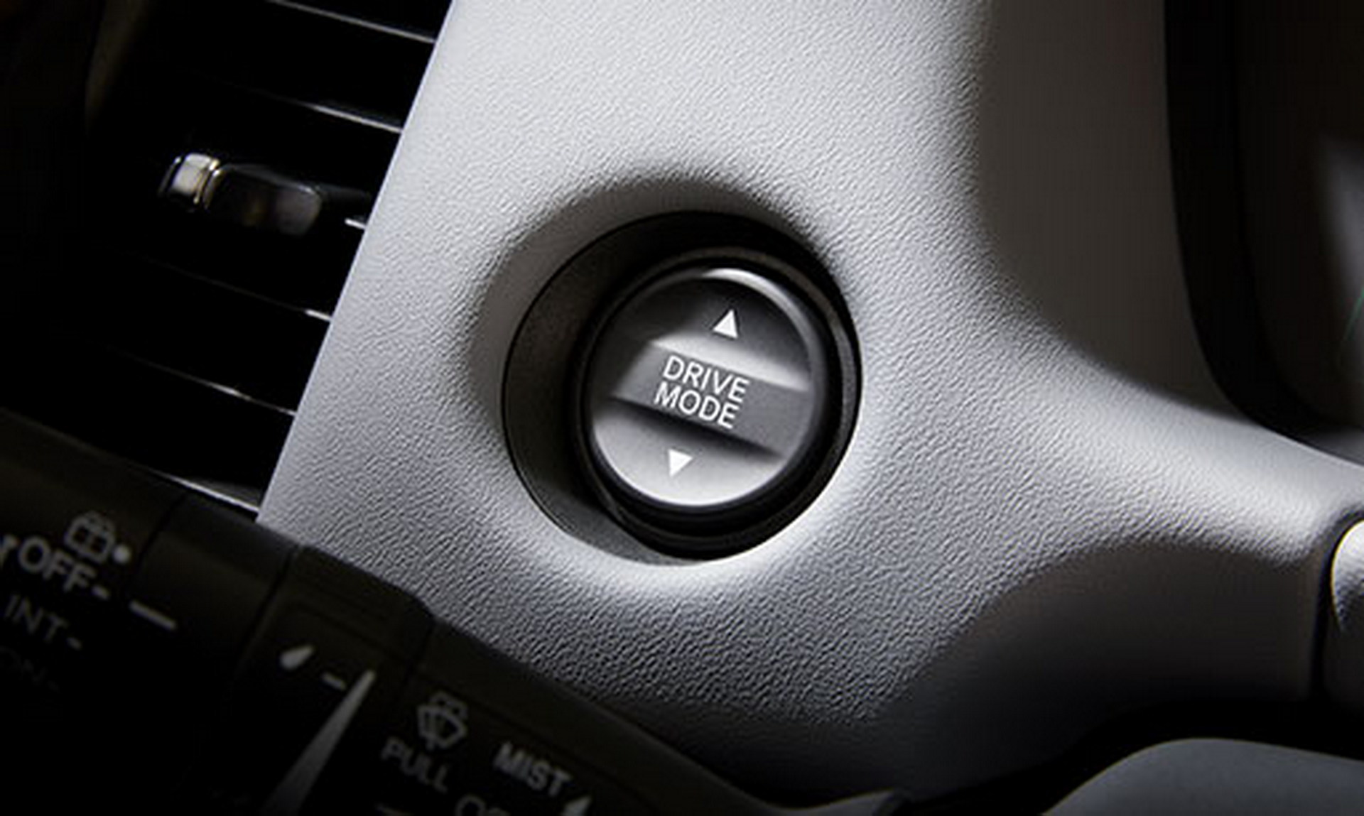 Facelifted Honda Fit Debuts In Japan With More Power And Sporty RS Trim