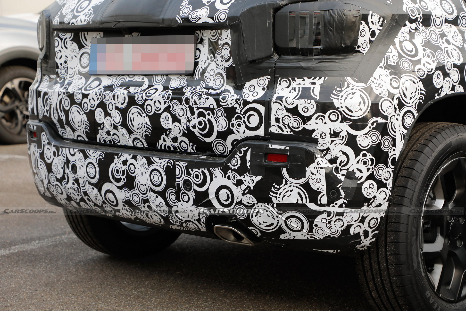 Jeep ‘Jeepster’ Baby SUV Spied In ICE-Powered Form Revealing Its Interior