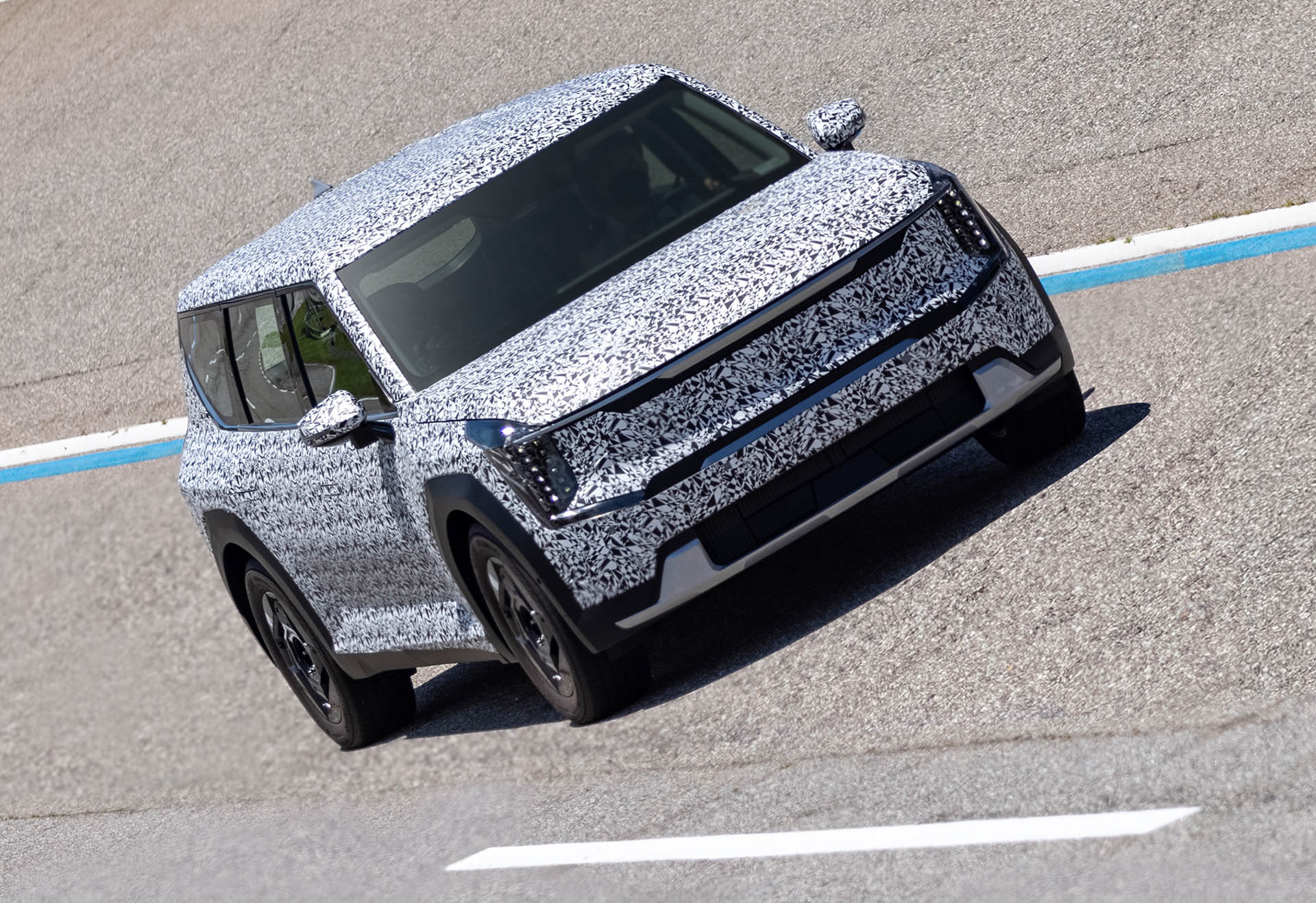 Kia Shows Production EV9 SUV Training For Early 2023 Debut