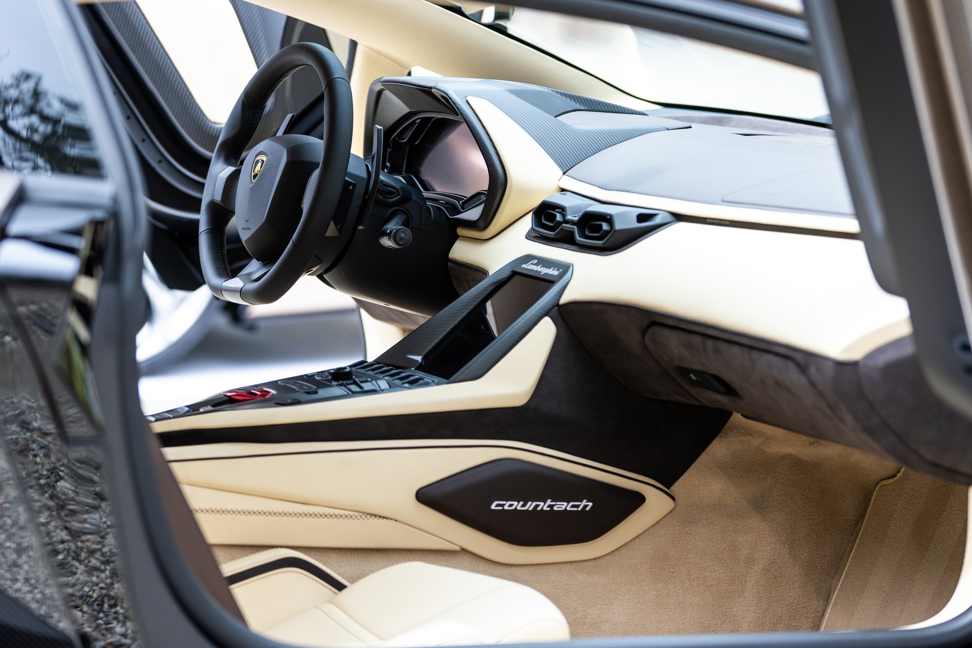 Lamborghini Delivered The First Two U.S. Countach LPI 800-4s At Monterey