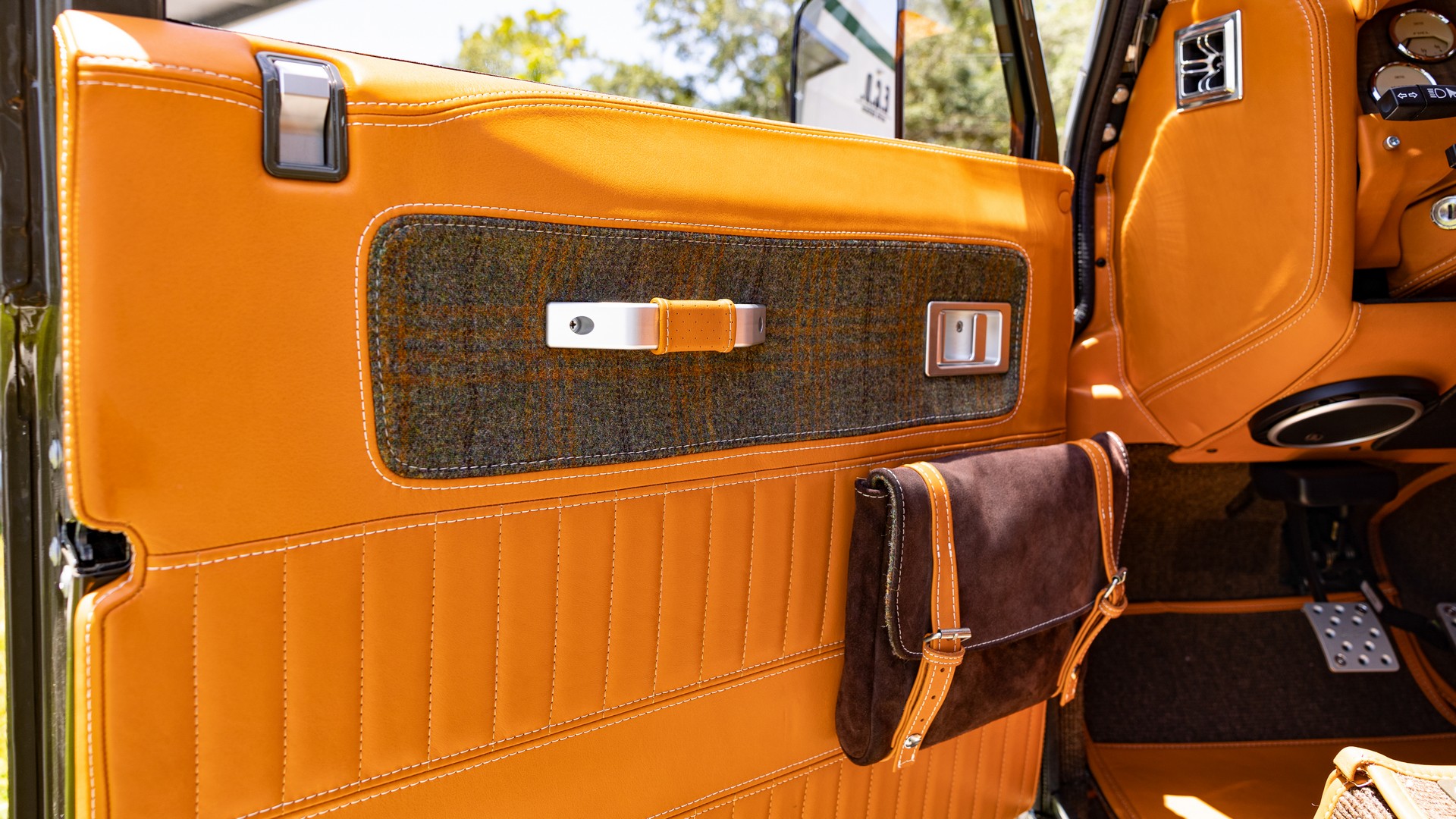 LT1-Powered Land Rover Defender 90 Will Make You Forget About The New One