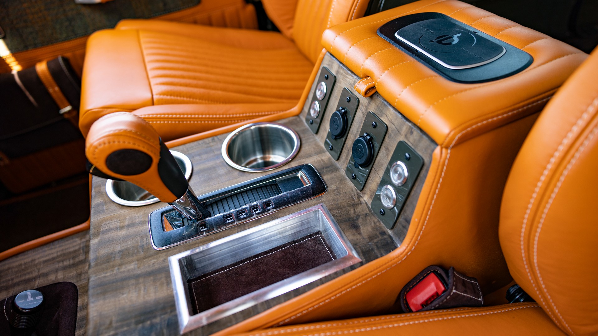 LT1-Powered Land Rover Defender 90 Will Make You Forget About The New One