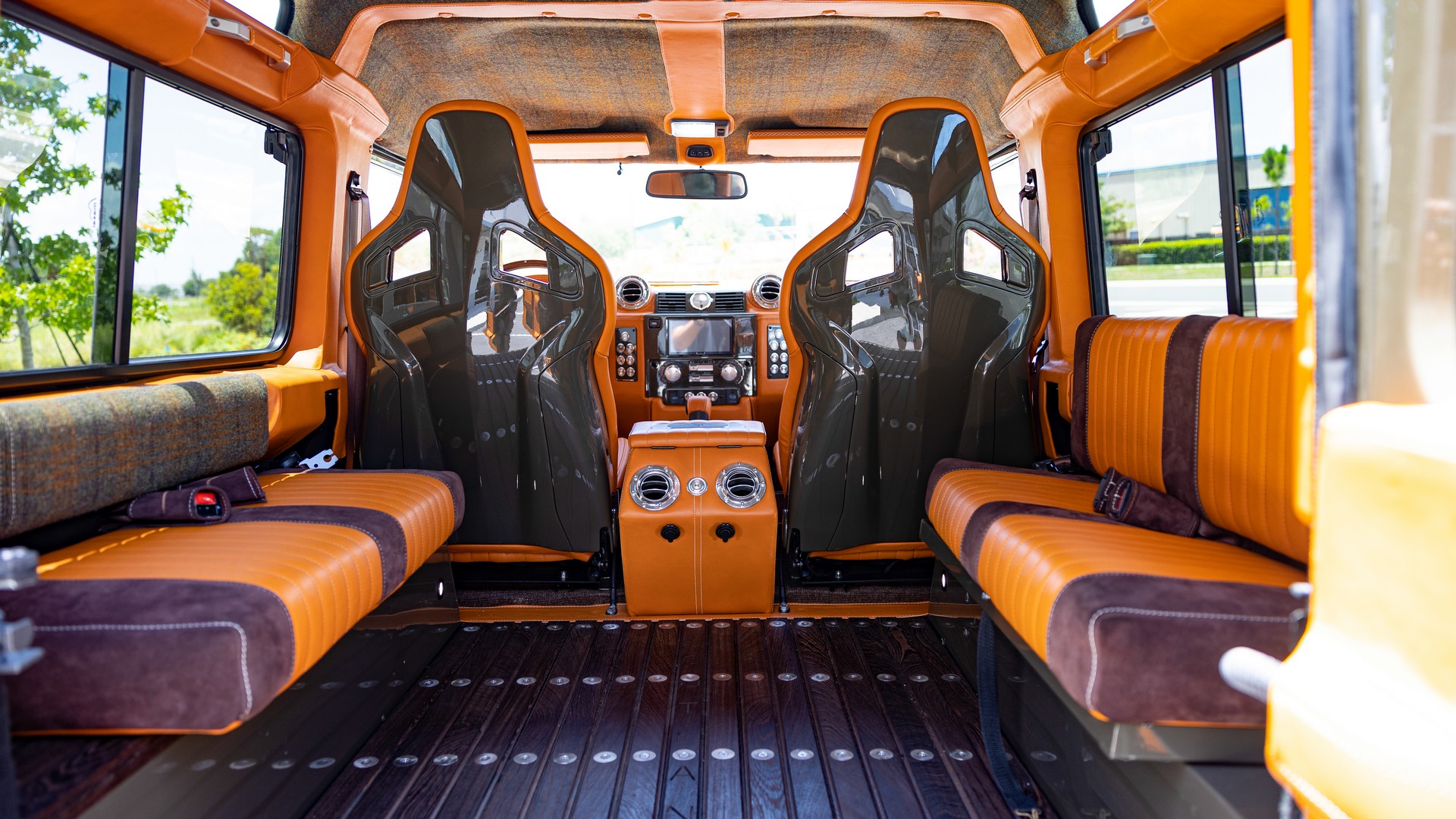 LT1-Powered Land Rover Defender 90 Will Make You Forget About The New One