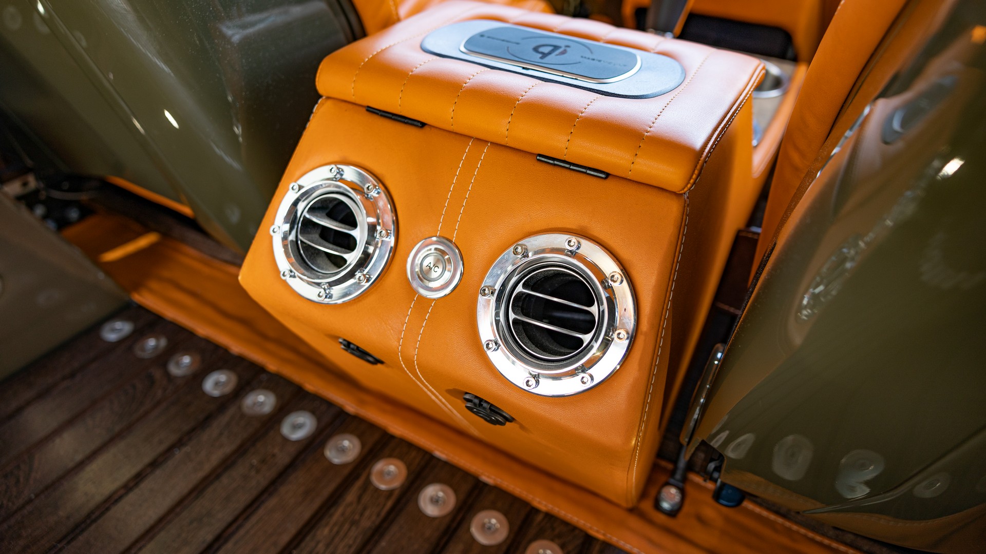 LT1-Powered Land Rover Defender 90 Will Make You Forget About The New One