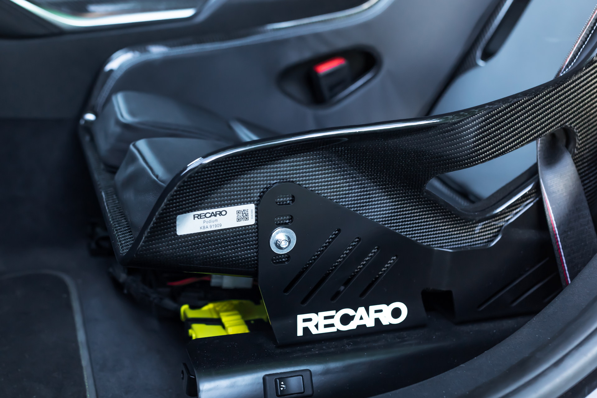 Manhart’s New MH3 GTR Is A 641 HP BMW M3 With Carbon Recaros