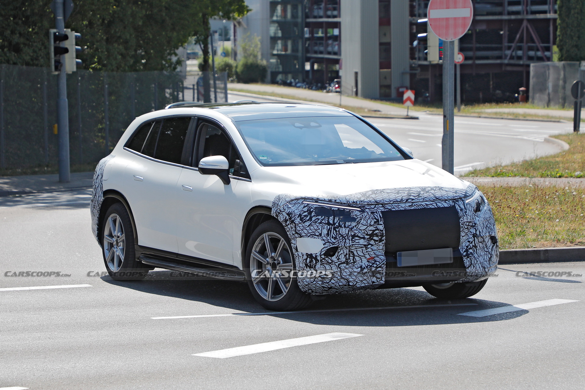 This Is Our First Glimpse Of The 2024 Mercedes-Maybach EQS SUV