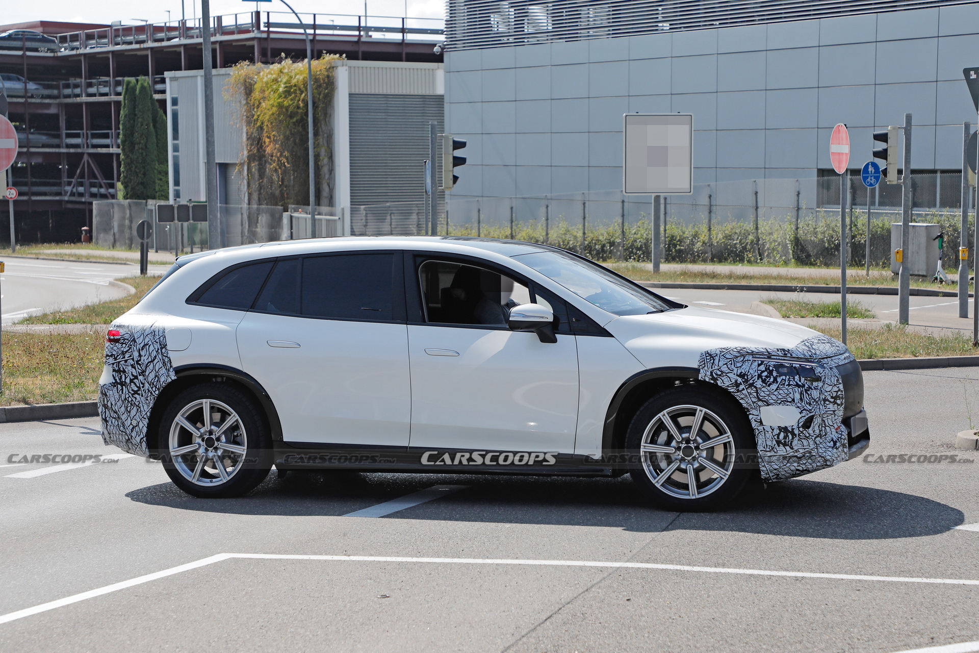 This Is Our First Glimpse Of The 2024 Mercedes-Maybach EQS SUV