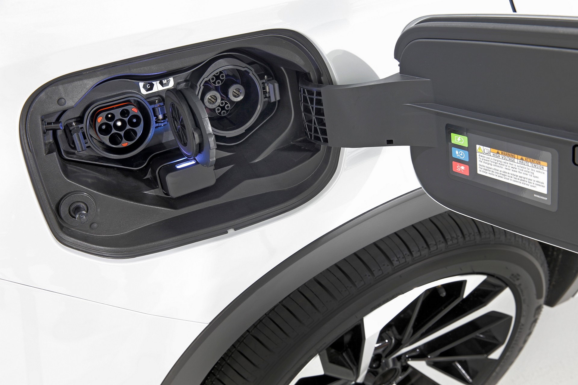 2022 Mitsubishi Outlander Plug-In Hybrid EV Offered In Four Trims In Australia