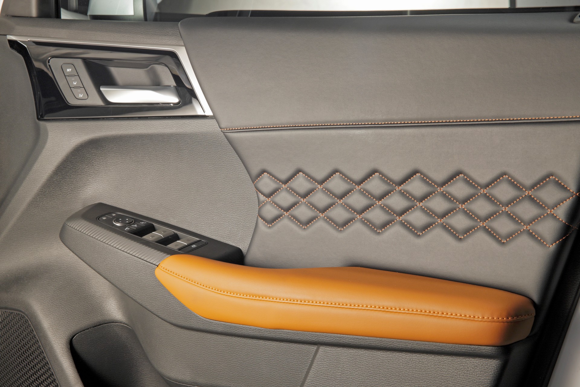 2022 Mitsubishi Outlander Plug-In Hybrid EV Offered In Four Trims In Australia