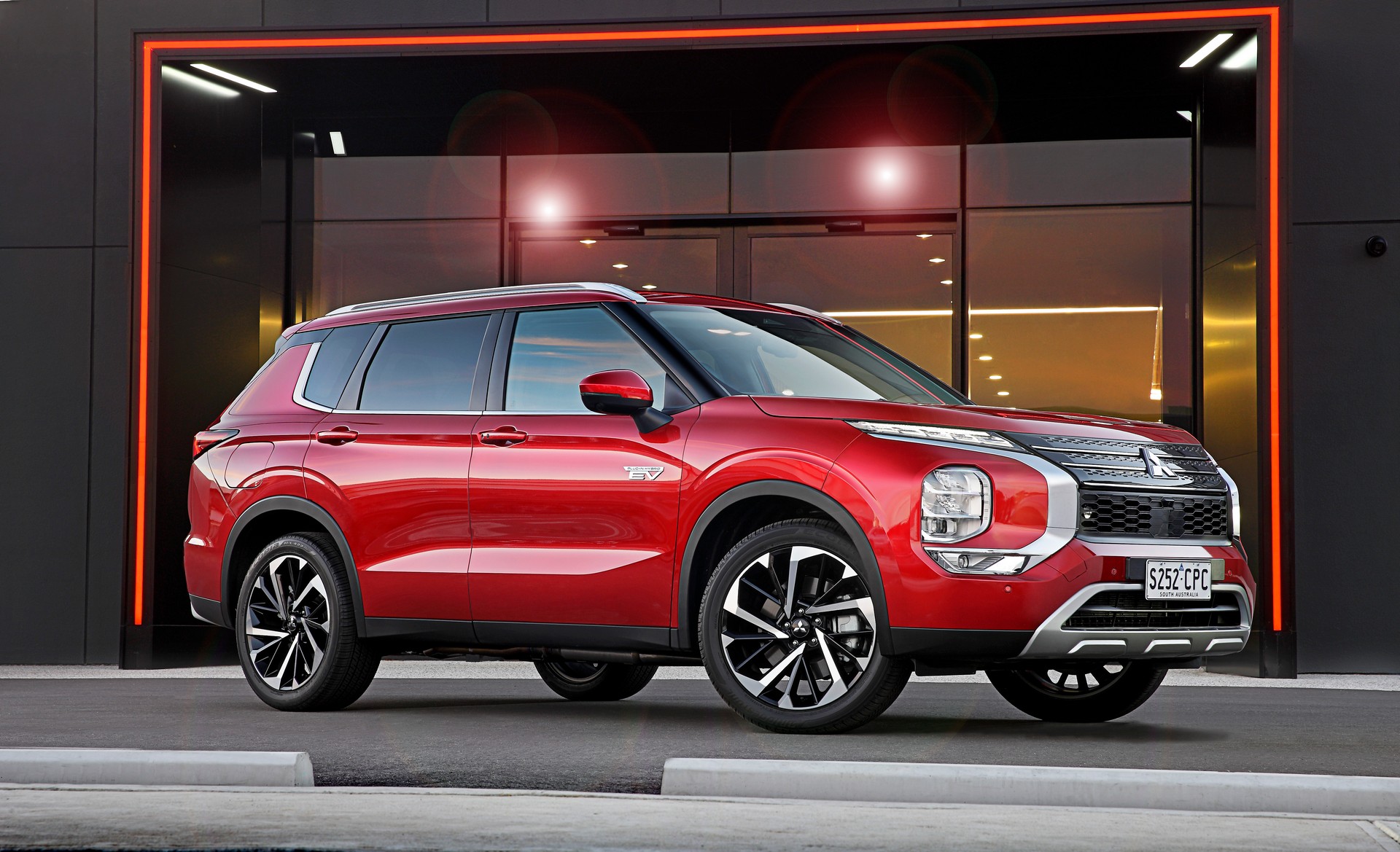 2022 Mitsubishi Outlander Plug-In Hybrid EV Offered In Four Trims In Australia