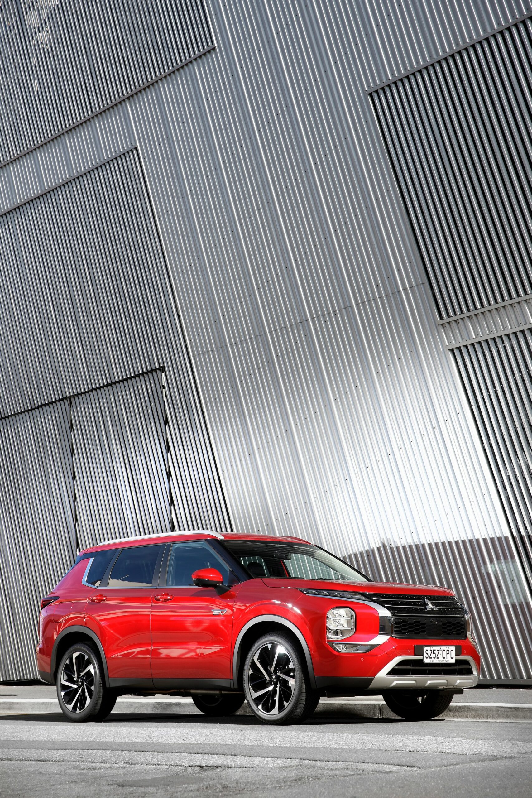 2022 Mitsubishi Outlander Plug-In Hybrid EV Offered In Four Trims In Australia