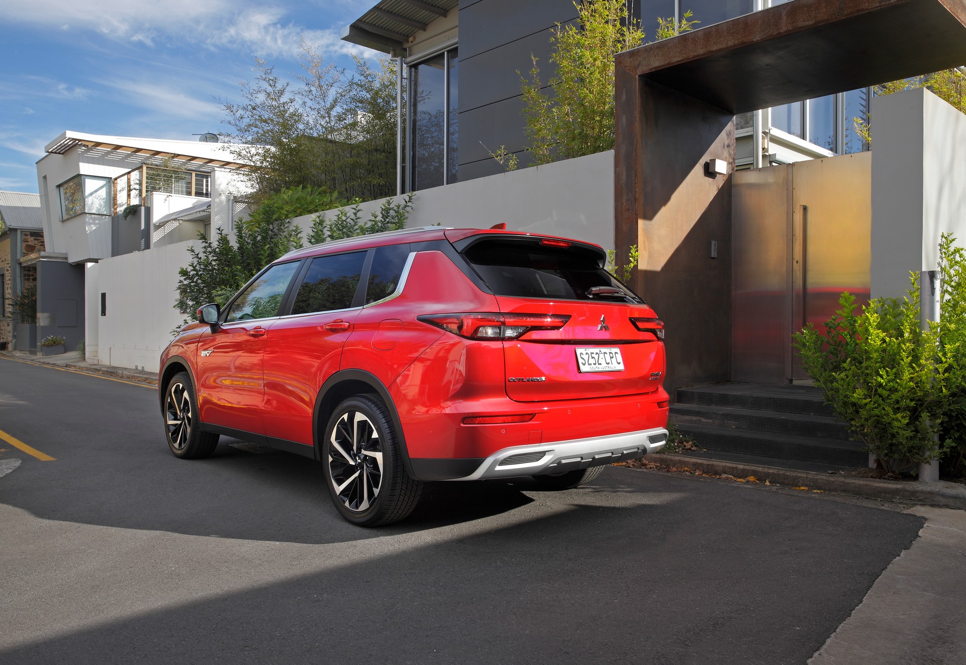 2022 Mitsubishi Outlander Plug-In Hybrid EV Offered In Four Trims In Australia