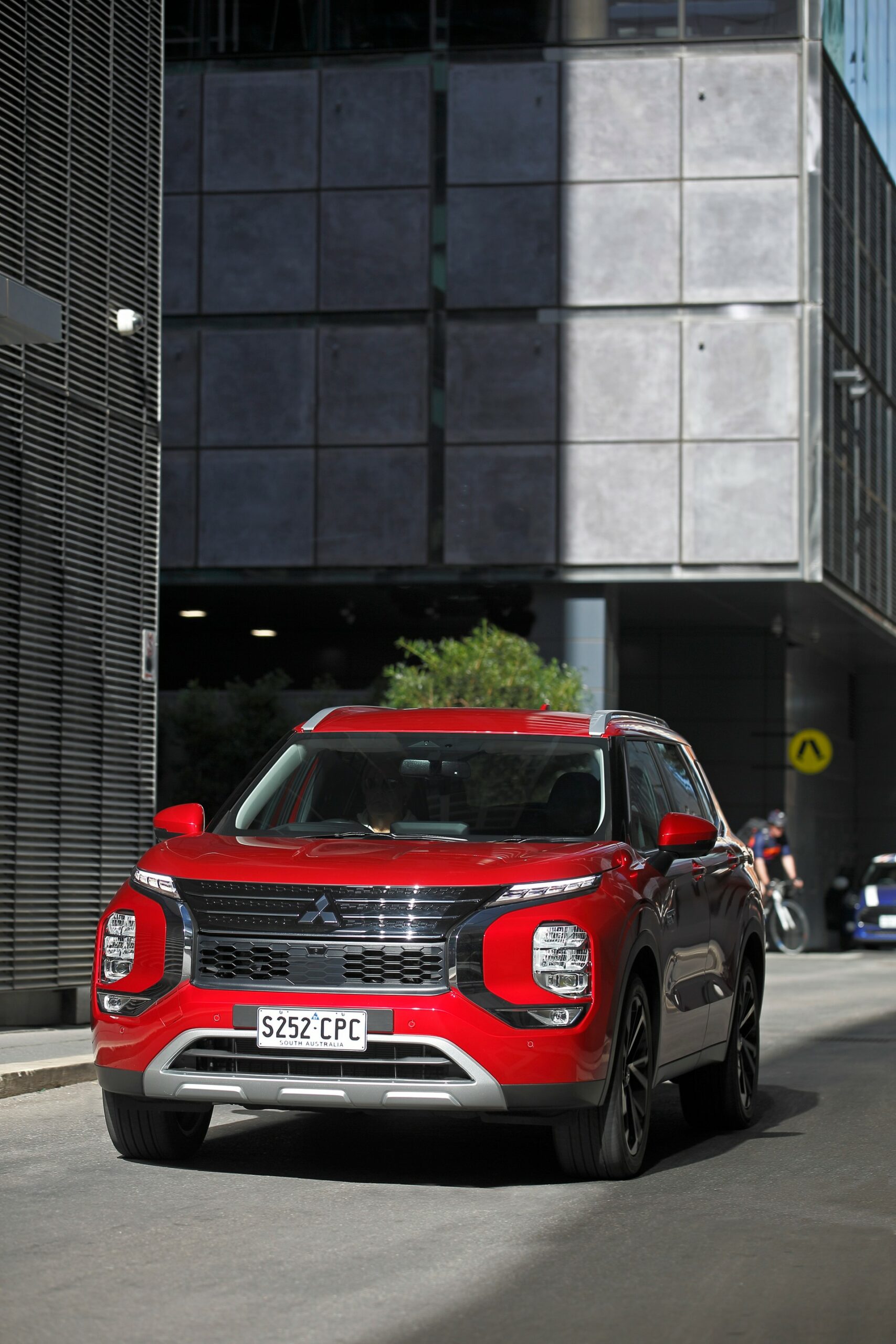 2022 Mitsubishi Outlander Plug-In Hybrid EV Offered In Four Trims In Australia