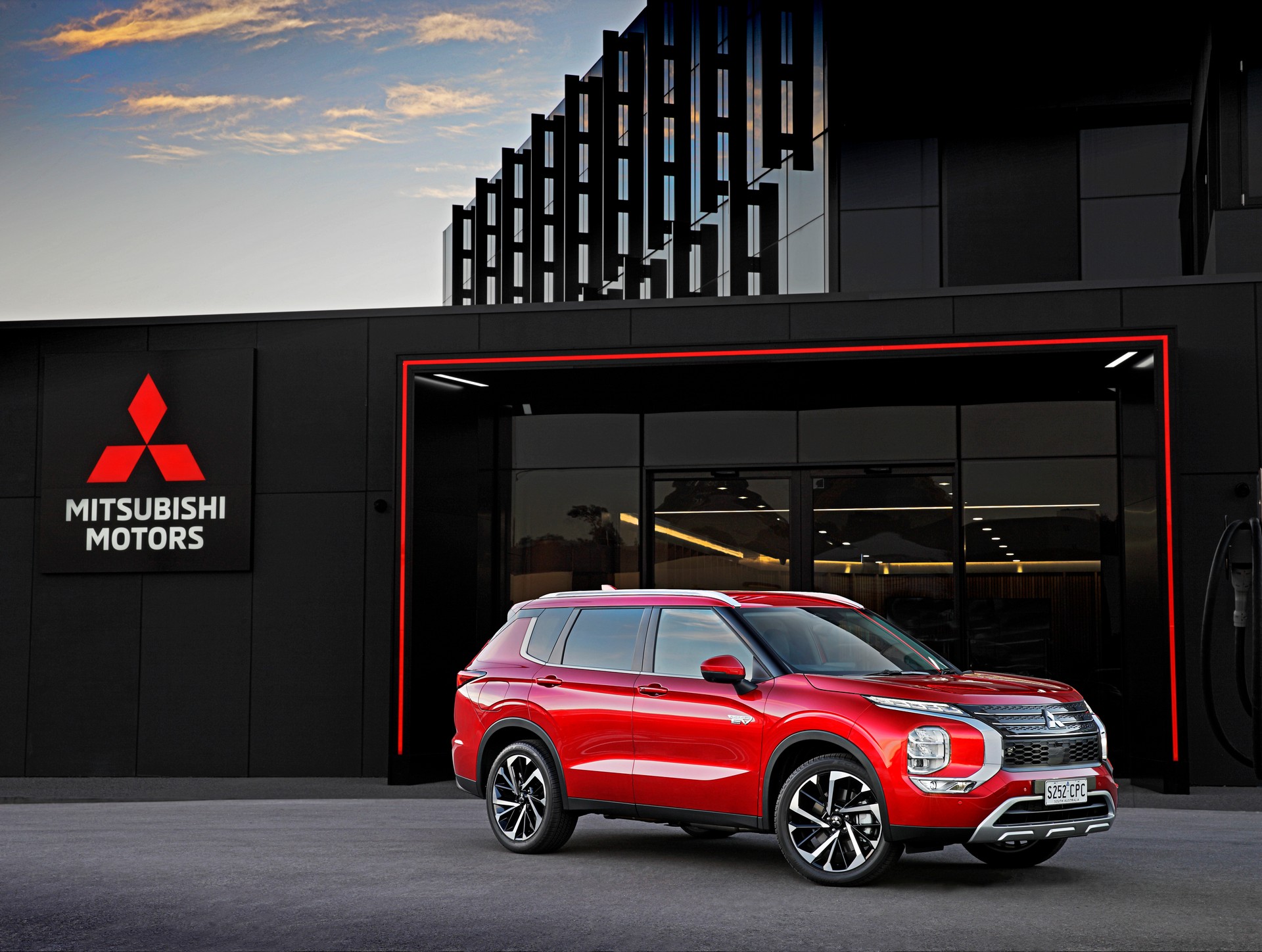 2022 Mitsubishi Outlander Plug-In Hybrid EV Offered In Four Trims In Australia