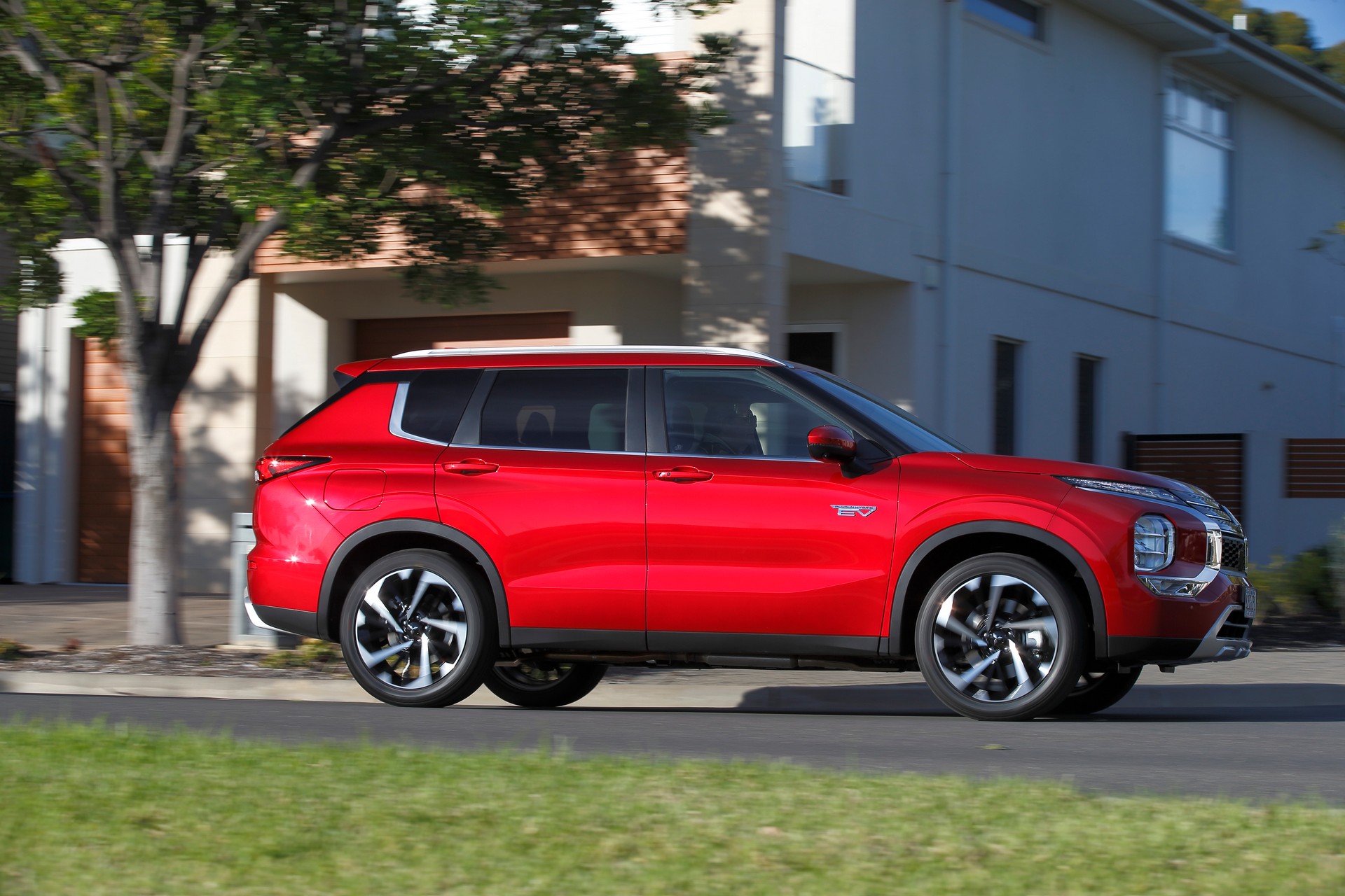 2022 Mitsubishi Outlander Plug-In Hybrid EV Offered In Four Trims In Australia