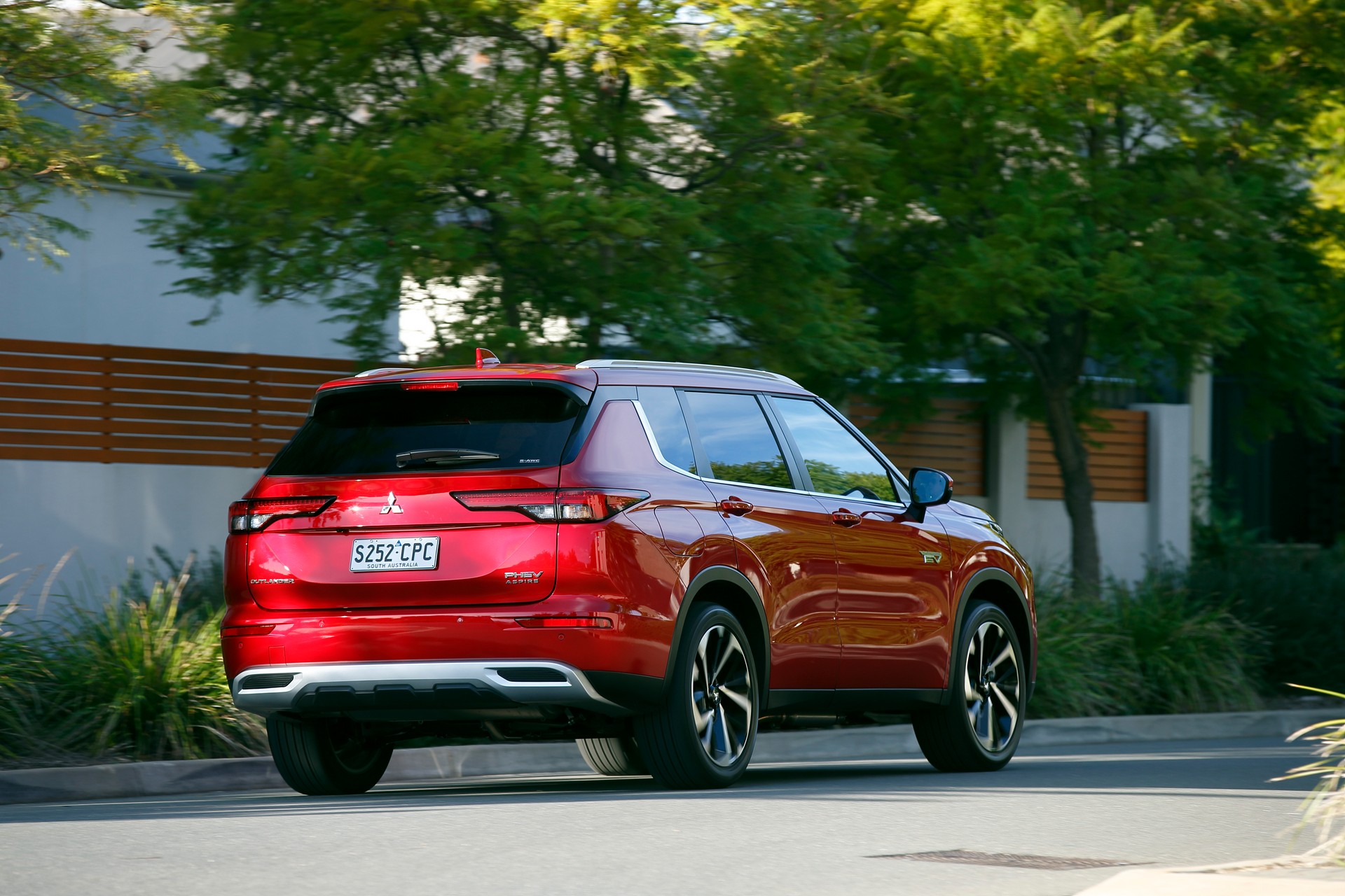 2022 Mitsubishi Outlander Plug-In Hybrid EV Offered In Four Trims In Australia