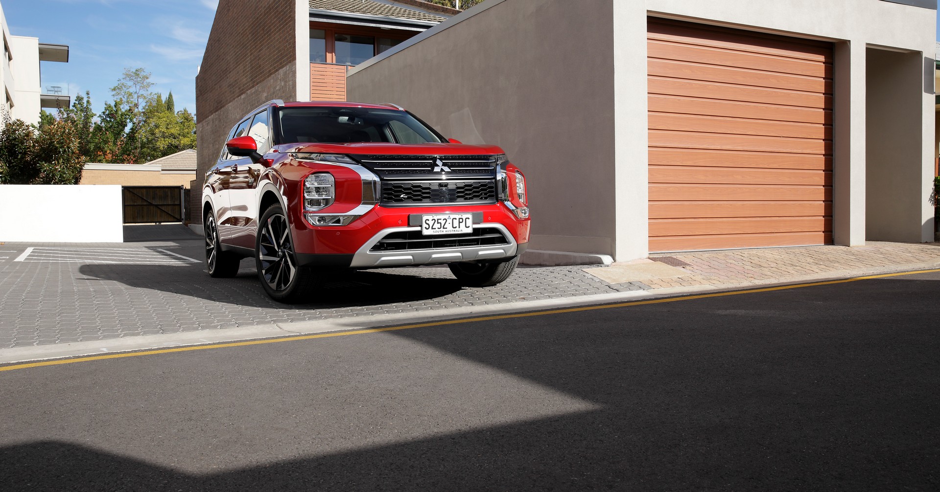 2022 Mitsubishi Outlander Plug-In Hybrid EV Offered In Four Trims In Australia