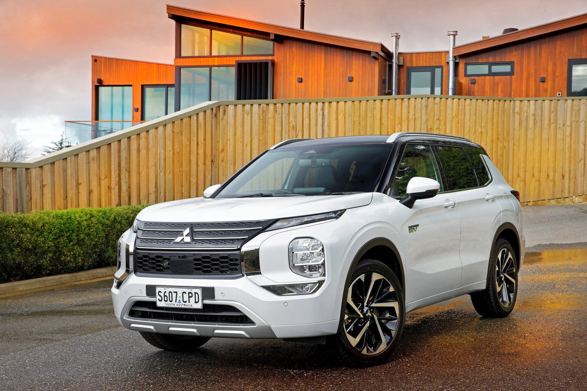 2022 Mitsubishi Outlander Plug-In Hybrid EV Offered In Four Trims In Australia