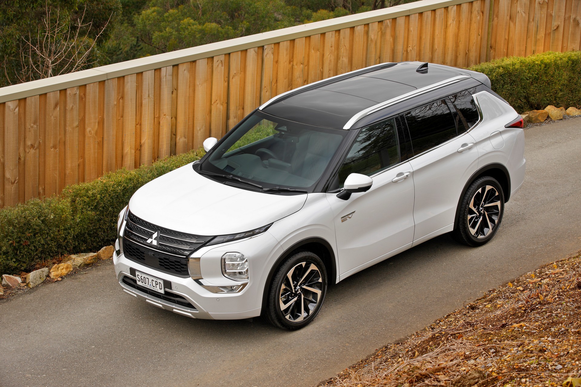 2022 Mitsubishi Outlander Plug-In Hybrid EV Offered In Four Trims In Australia