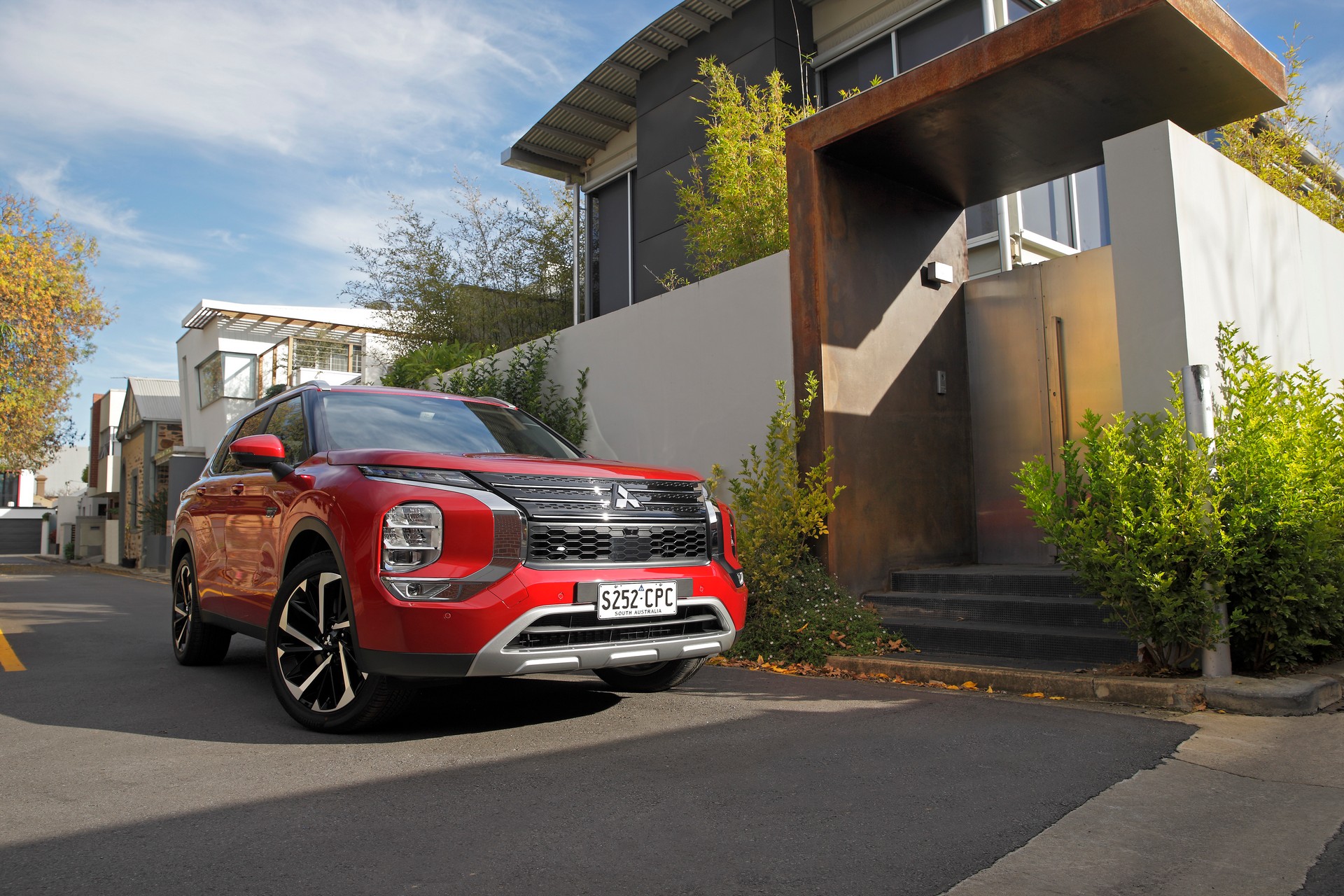 2022 Mitsubishi Outlander Plug-In Hybrid EV Offered In Four Trims In Australia