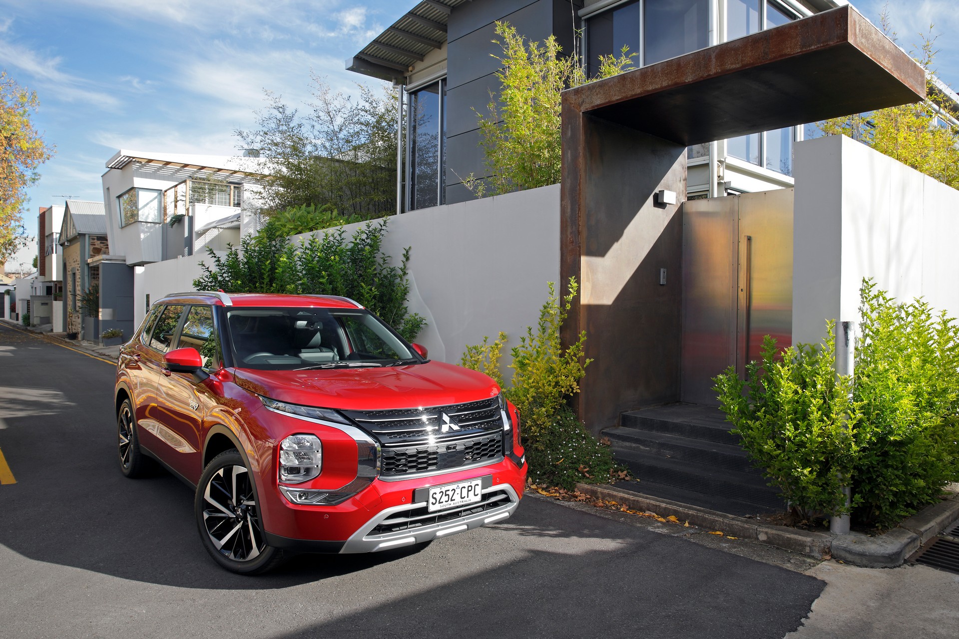 2022 Mitsubishi Outlander Plug-In Hybrid EV Offered In Four Trims In Australia