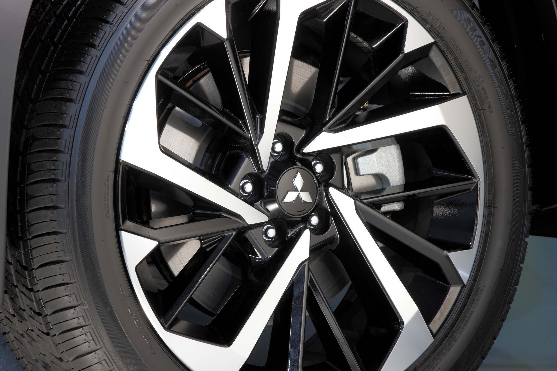 2022 Mitsubishi Outlander Plug-In Hybrid EV Offered In Four Trims In Australia