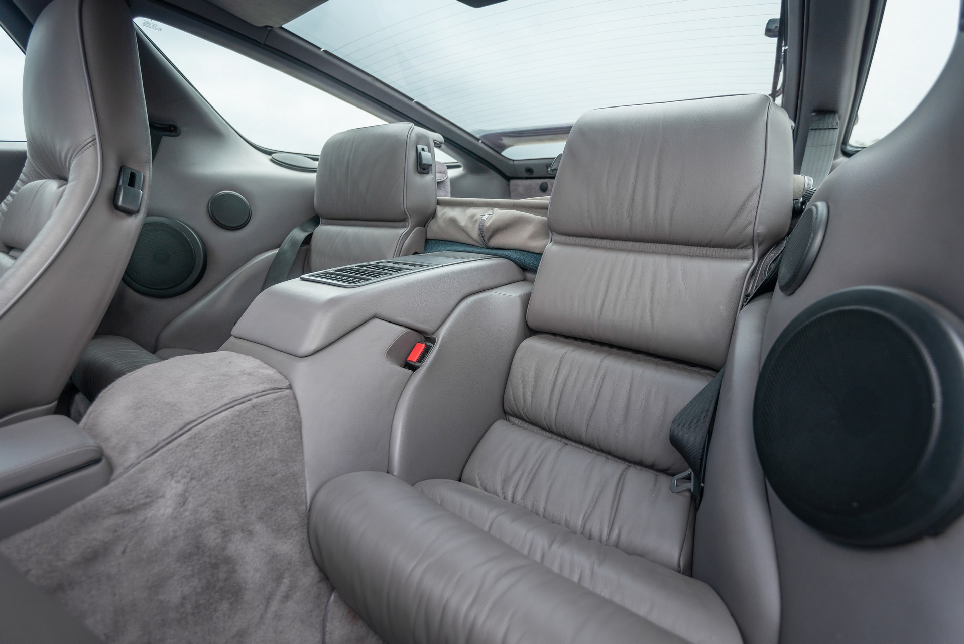 Manual Porsche 928 GTS Will Make You Want To Shift Back To The 1990s And Sing Blue Da Ba Dee