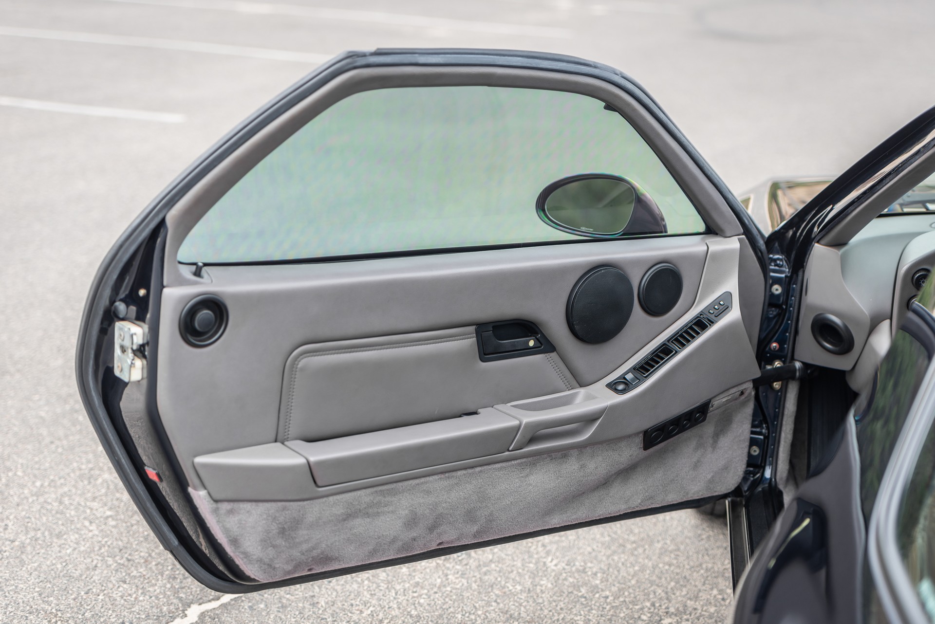 Manual Porsche 928 GTS Will Make You Want To Shift Back To The 1990s And Sing Blue Da Ba Dee