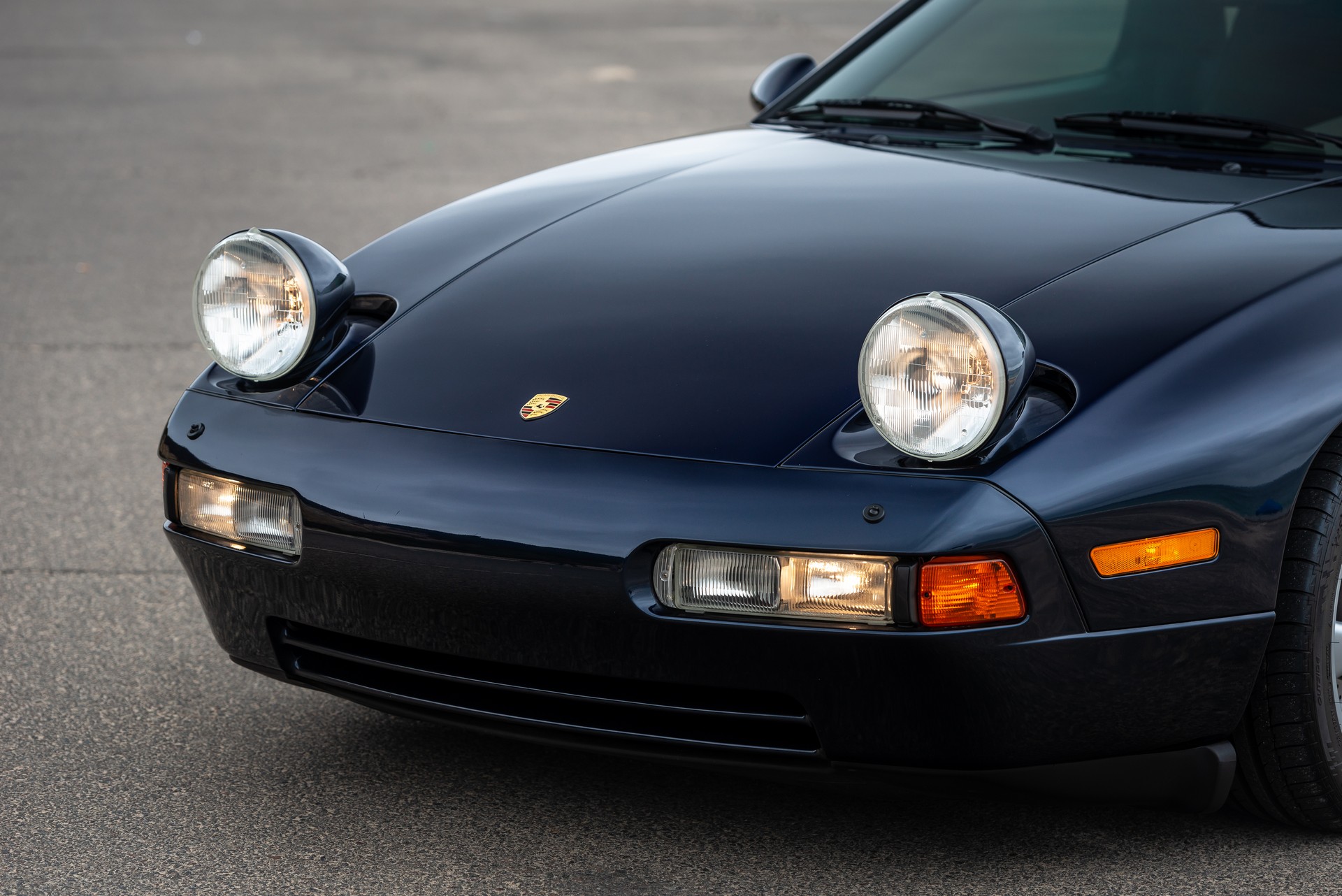 Manual Porsche 928 GTS Will Make You Want To Shift Back To The 1990s And Sing Blue Da Ba Dee