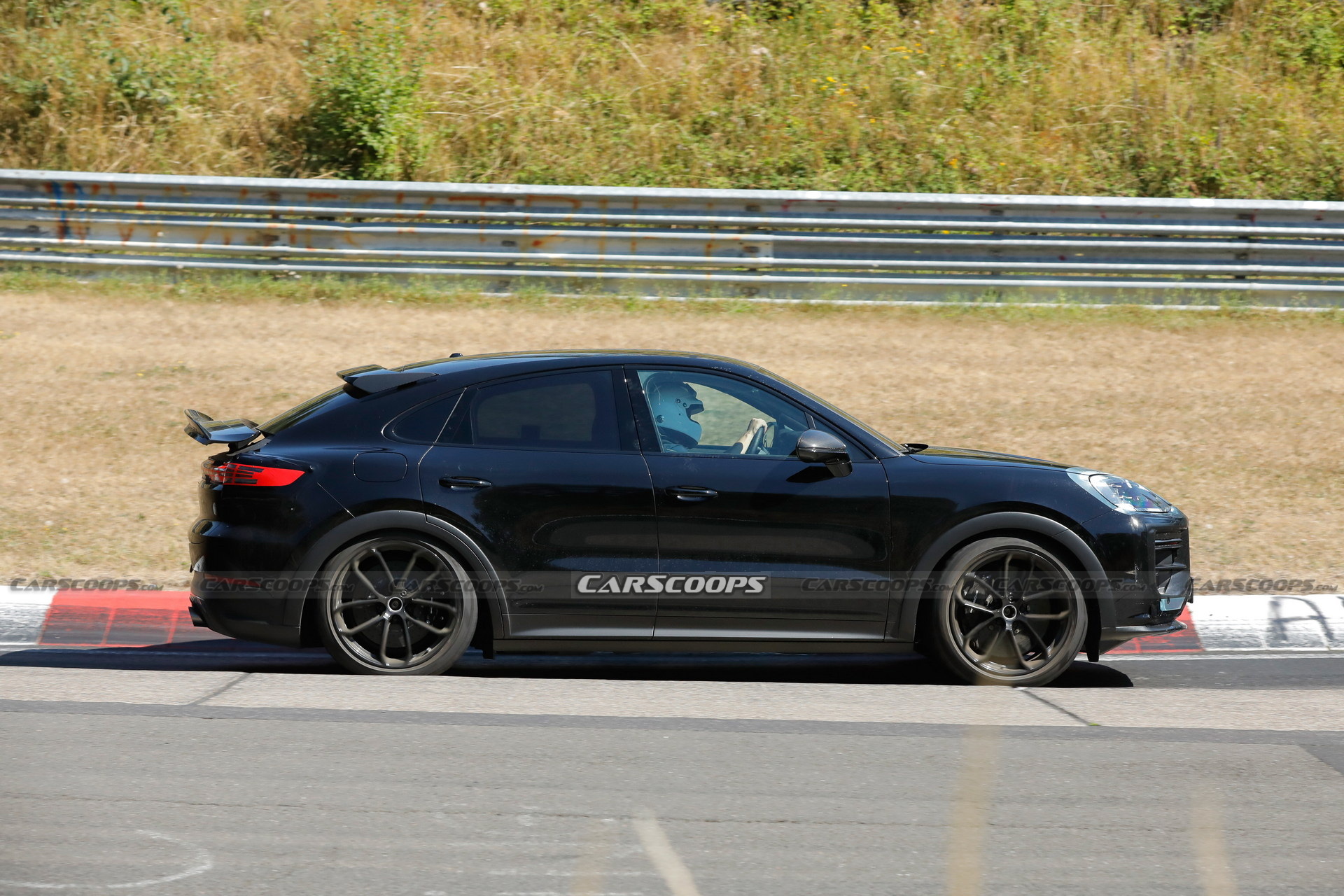 Porsche Cayenne Turbo GT Facelift Spied, Looks Ready To Conquer The Track