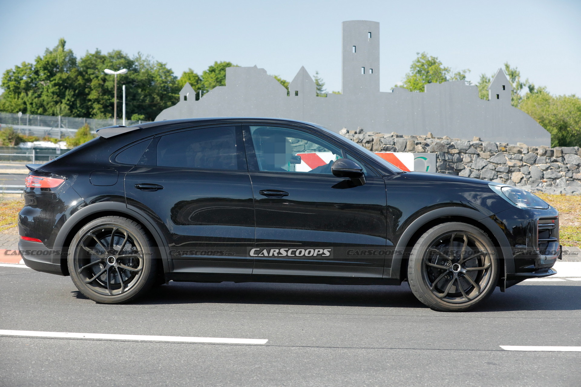 Porsche Cayenne Turbo GT Facelift Spied, Looks Ready To Conquer The Track