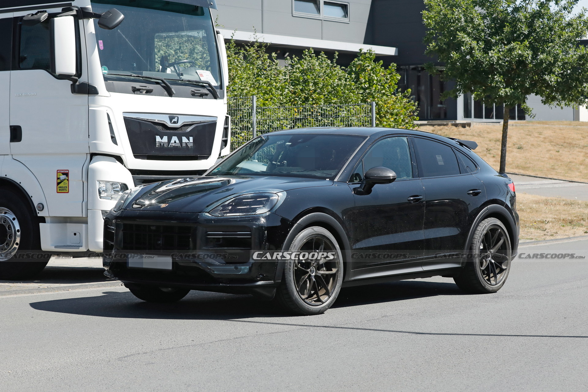 Porsche Cayenne Turbo GT Facelift Spied, Looks Ready To Conquer The Track