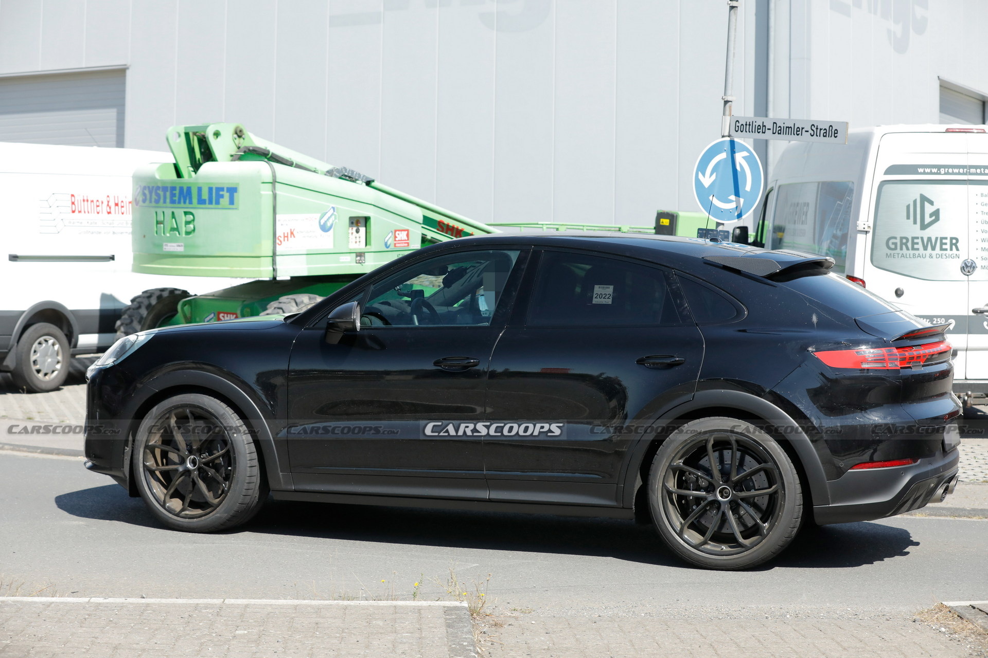 Porsche Cayenne Turbo GT Facelift Spied, Looks Ready To Conquer The Track