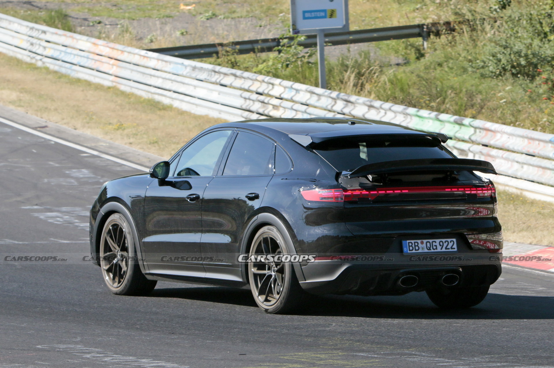 Porsche Cayenne Turbo GT Facelift Spied, Looks Ready To Conquer The Track