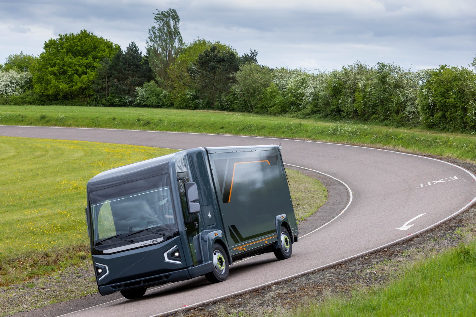 REE P7-B Debuts As An Electric Class 3 Box Truck With AWD And 150 Miles Of Range