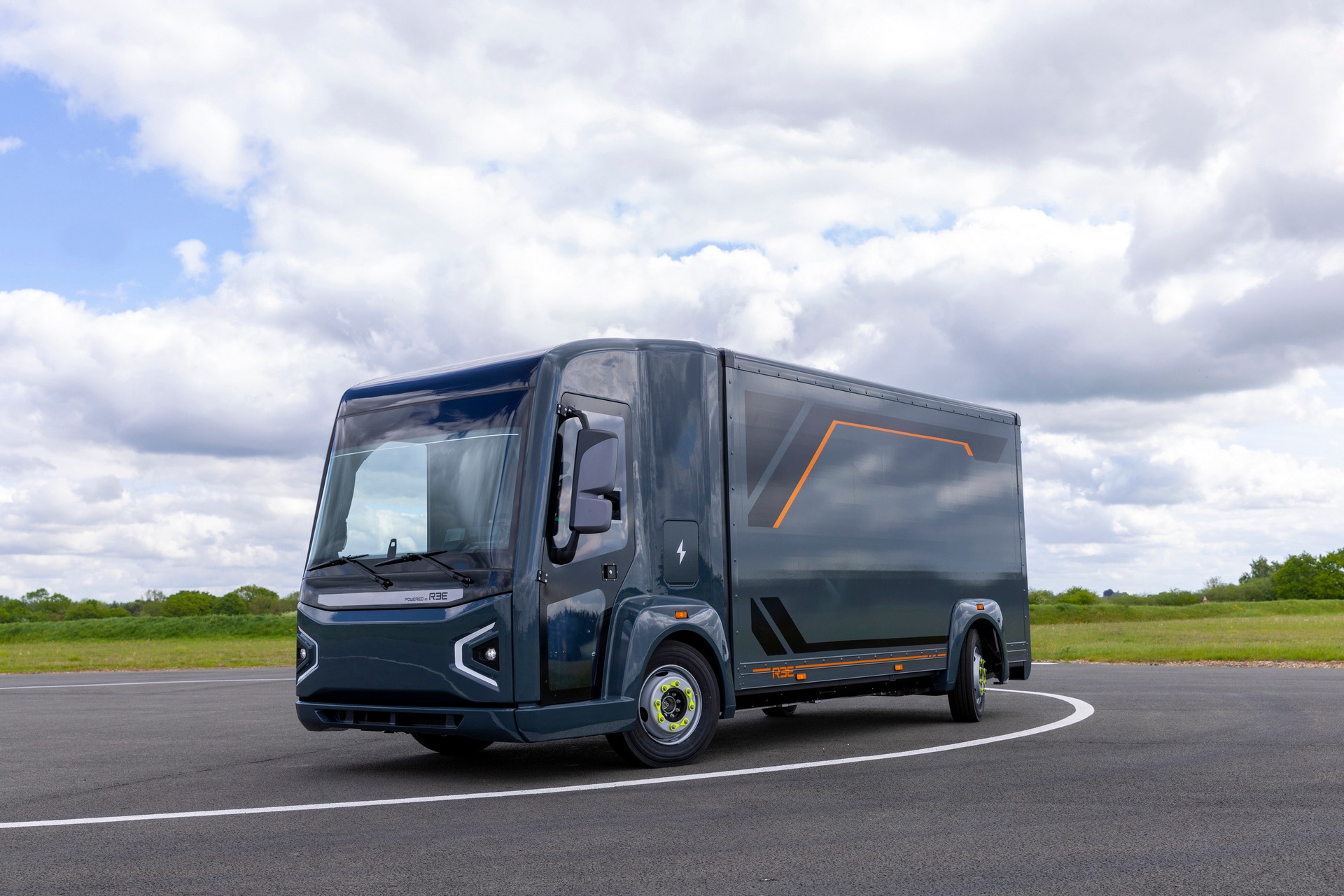 REE P7-B Debuts As An Electric Class 3 Box Truck With AWD And 150 Miles Of Range
