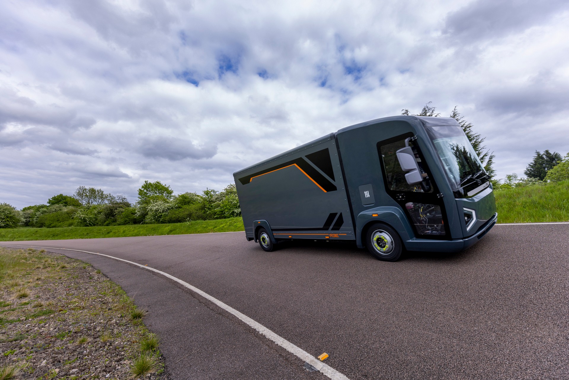 REE P7-B Debuts As An Electric Class 3 Box Truck With AWD And 150 Miles Of Range