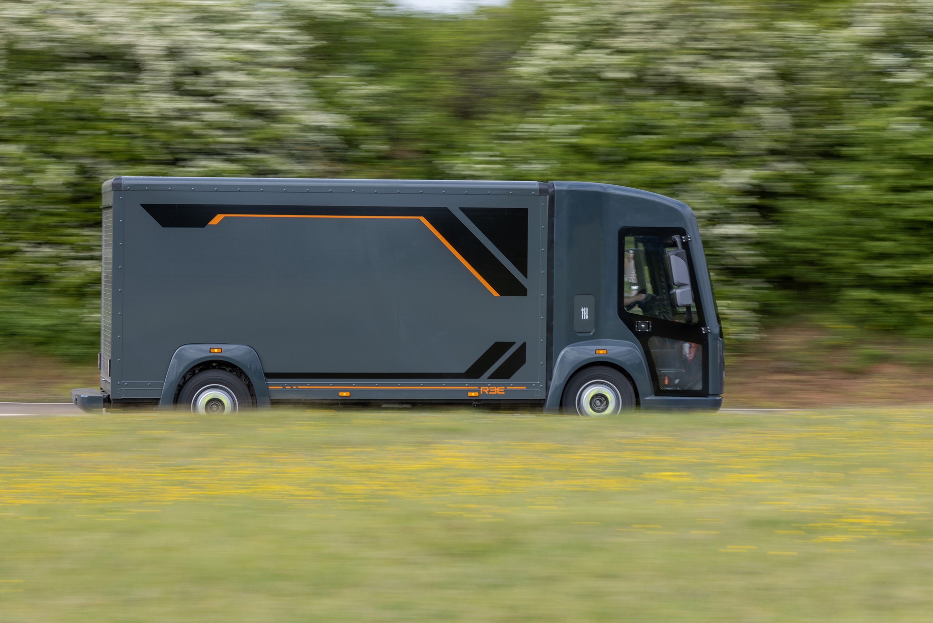 REE P7-B Debuts As An Electric Class 3 Box Truck With AWD And 150 Miles Of Range