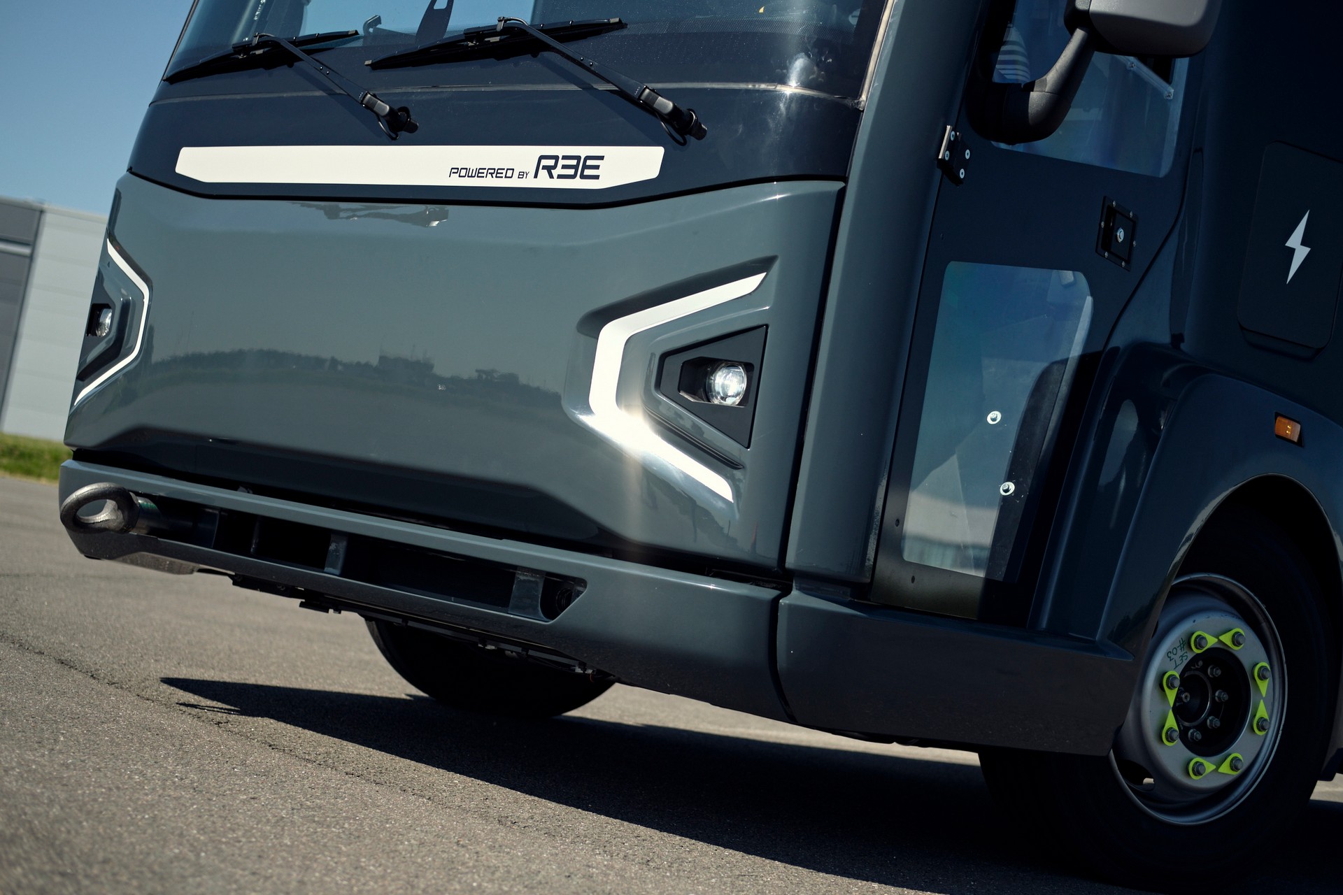 REE P7-B Debuts As An Electric Class 3 Box Truck With AWD And 150 Miles Of Range