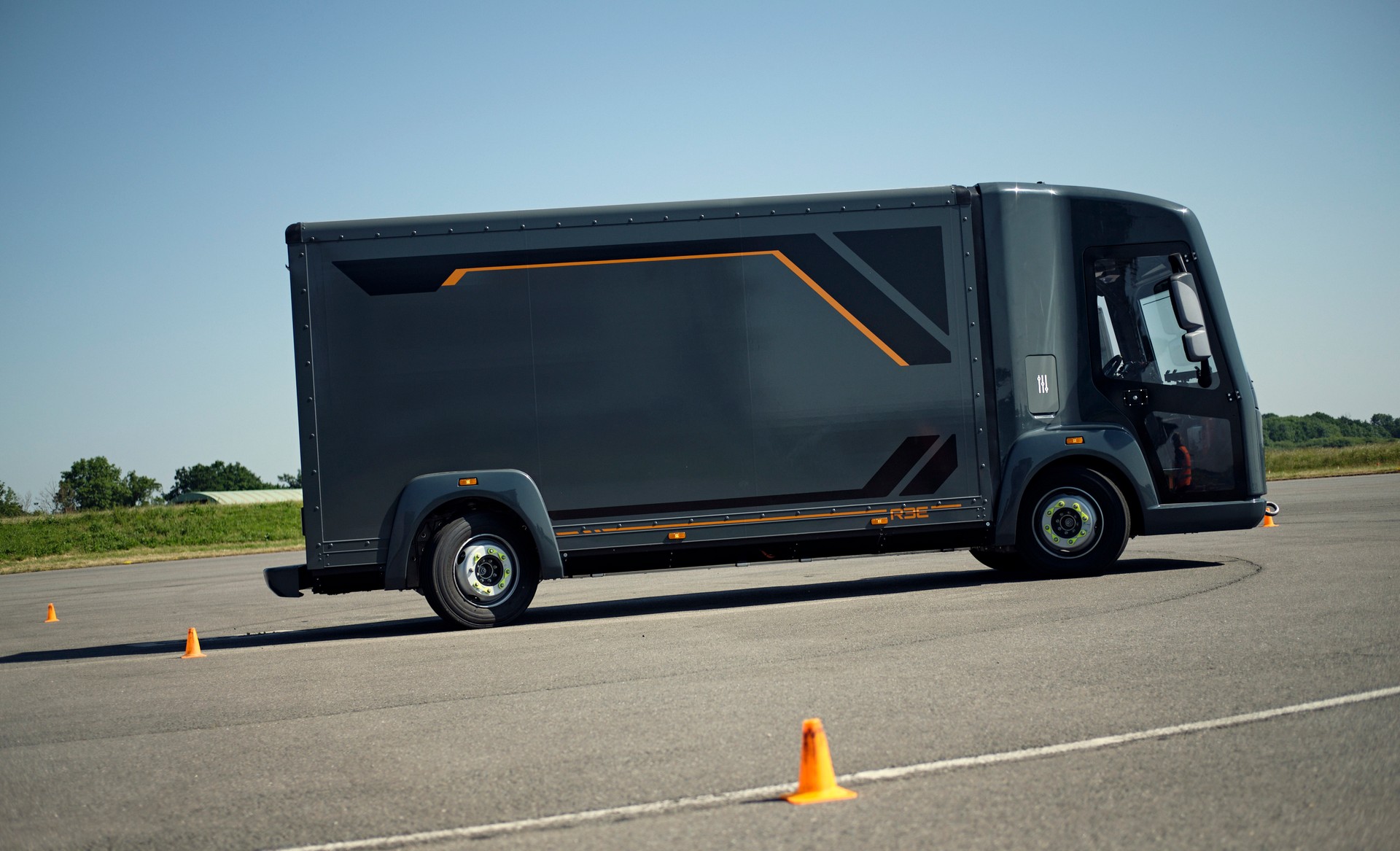 REE P7-B Debuts As An Electric Class 3 Box Truck With AWD And 150 Miles Of Range