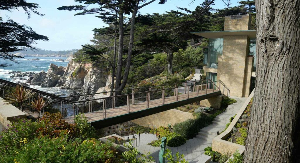  Monterey Pad Is First American “Range Rover House” Owners’ Hangout