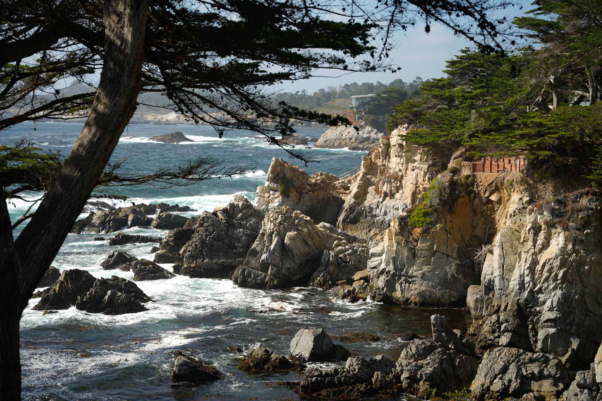 Monterey Pad Is First American “Range Rover House” Owners’ Hangout