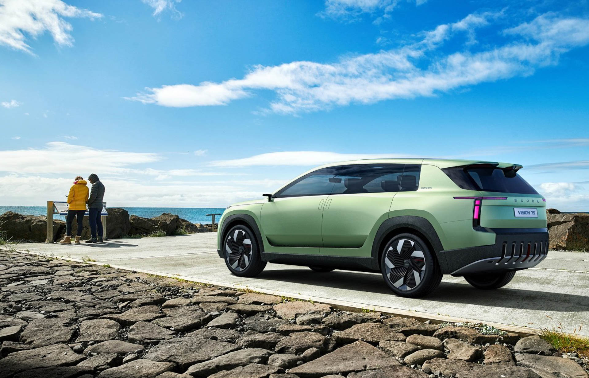 Skoda Vision 7S Concept Previews Electric Kodiaq Replacement With 370-Mile Range