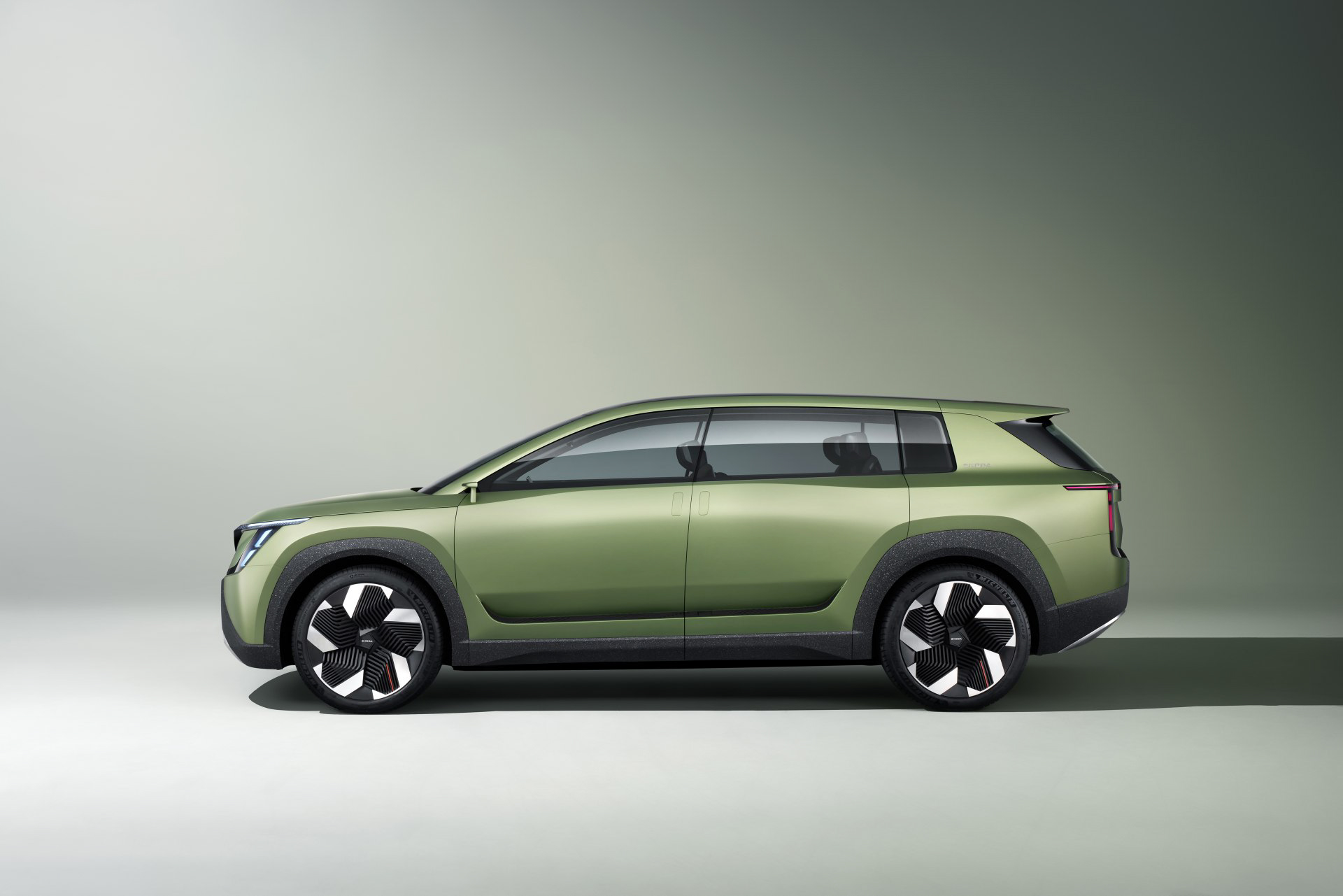 Skoda Vision 7S Concept Previews Electric Kodiaq Replacement With 370-Mile Range