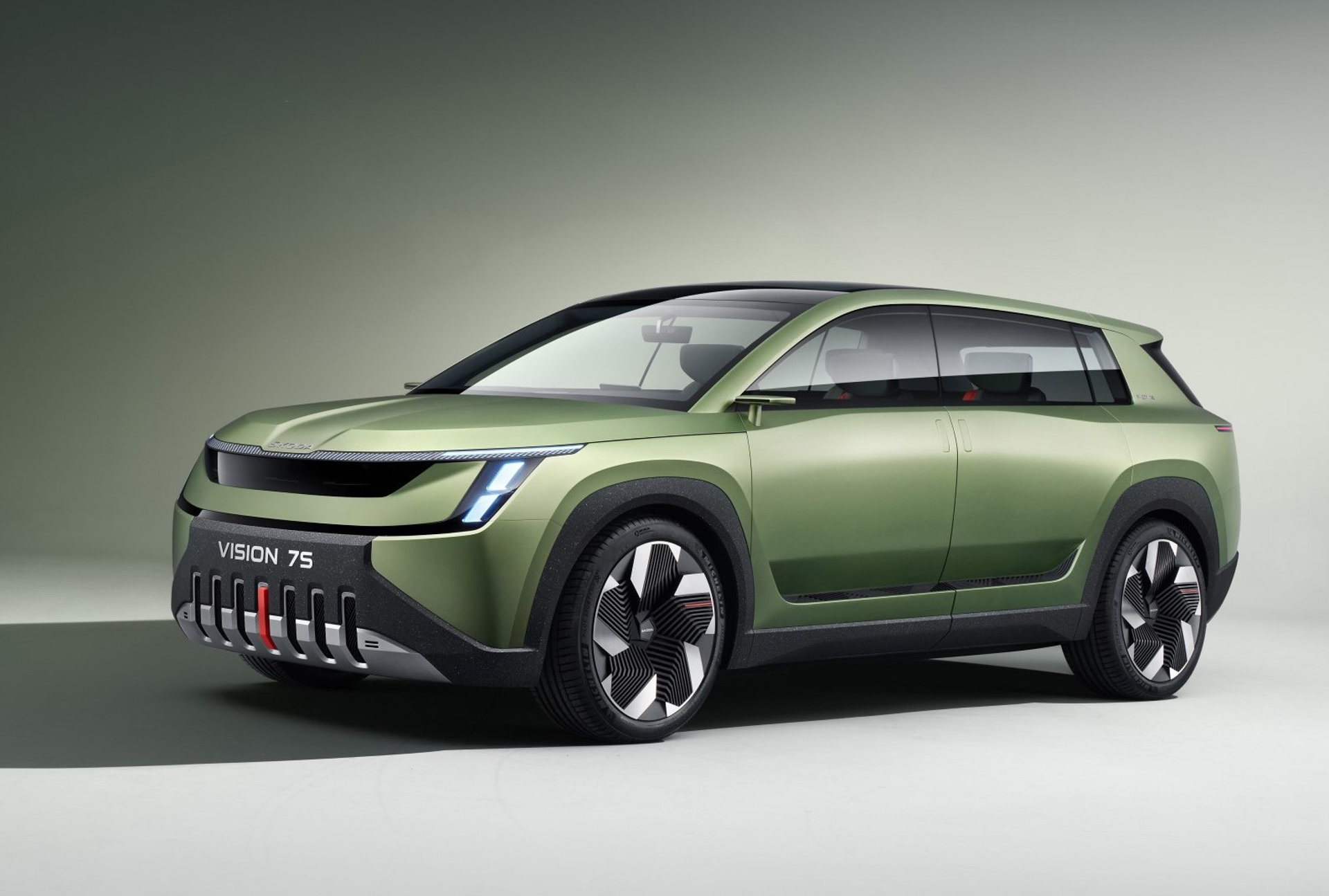 Skoda Vision 7S Concept Previews Electric Kodiaq Replacement With 370-Mile Range