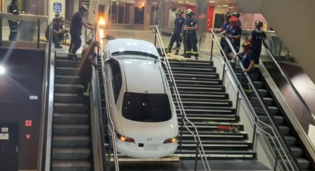 Car Thief Somehow Gets Stuck On Stairs At A Spanish Bus Station