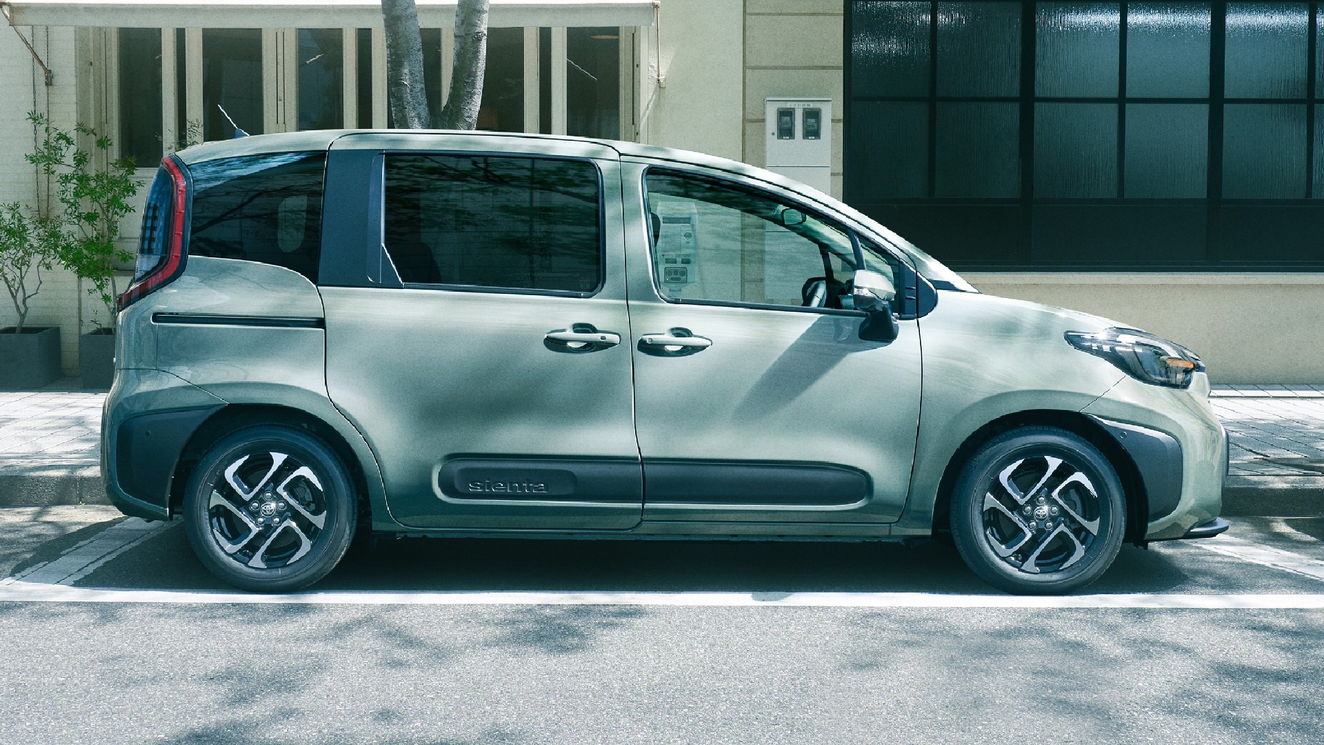 New Toyota Sienta Debuts In Japan As A 3-Row Hybrid Minivan Based On The Yaris